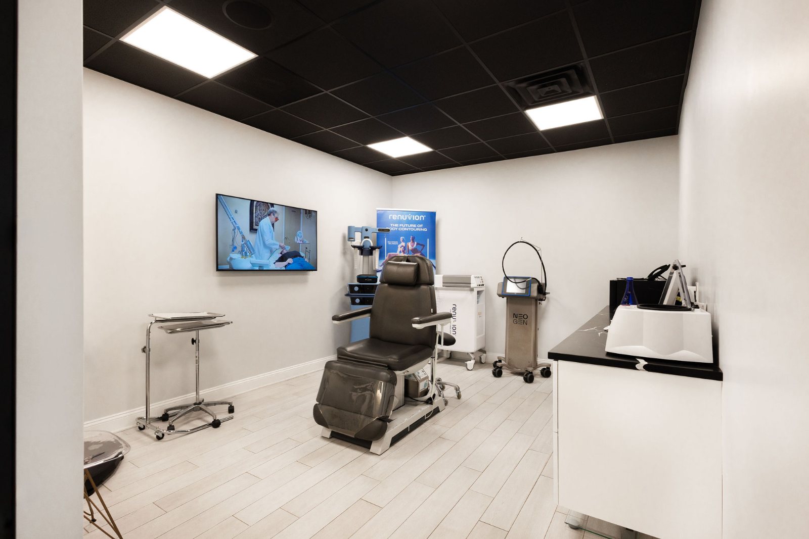 Treatment suite with monitor