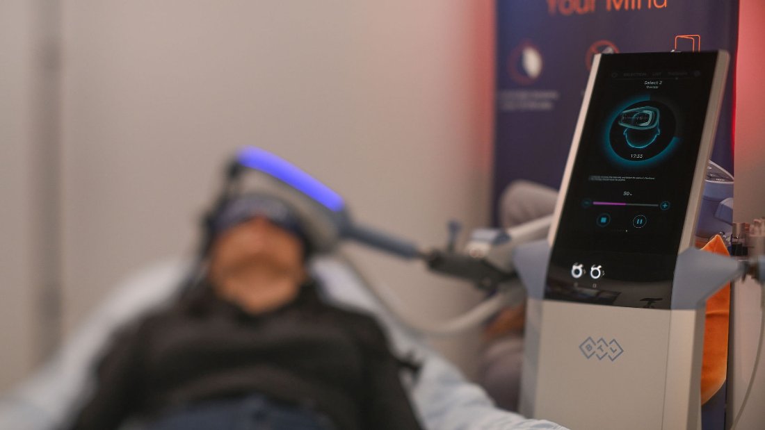 An EXOMIND mental wellness session at Beata Aesthetics & Wellness